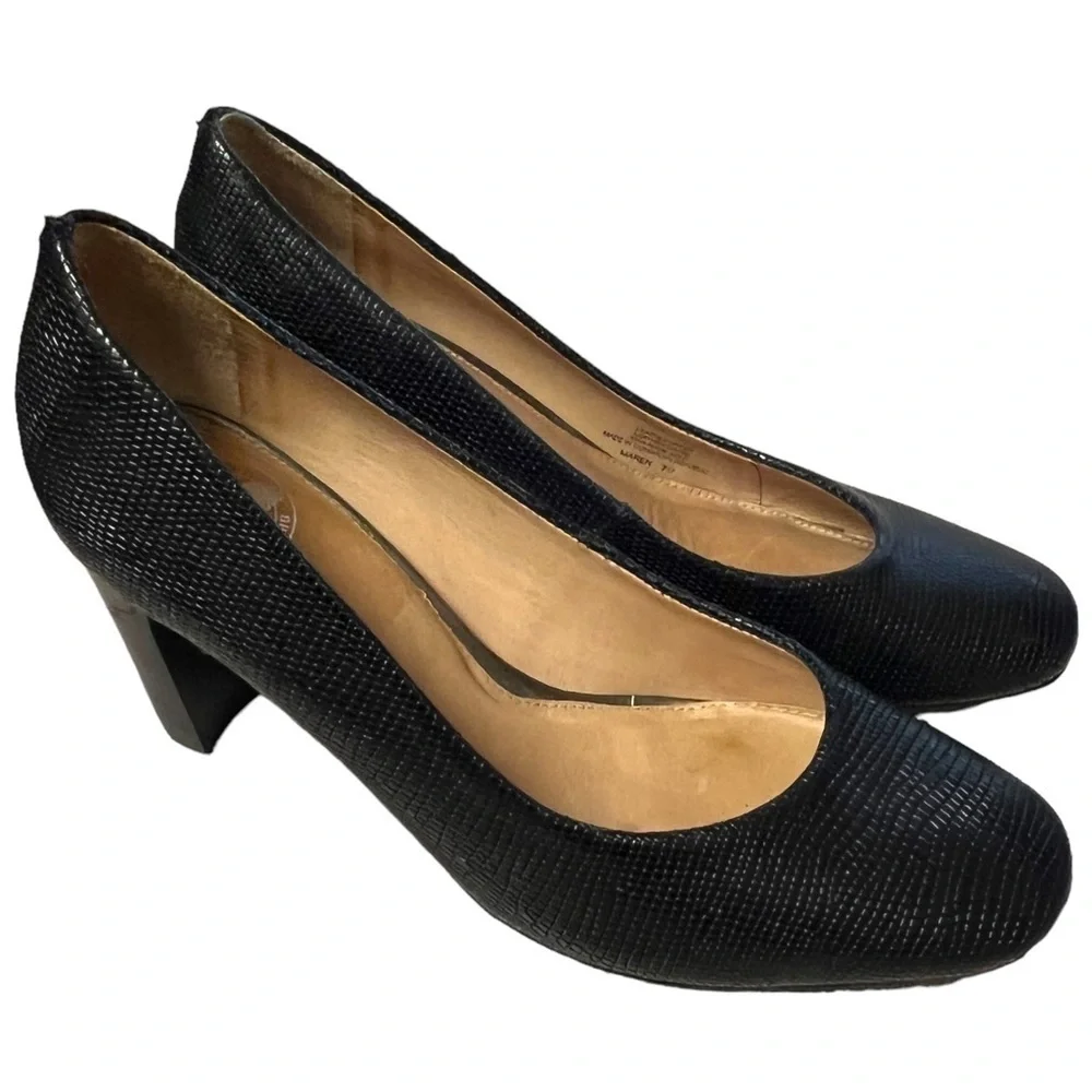 NURTURE by Lamaze Black Leather Round Toe Maren Pump, Size 7